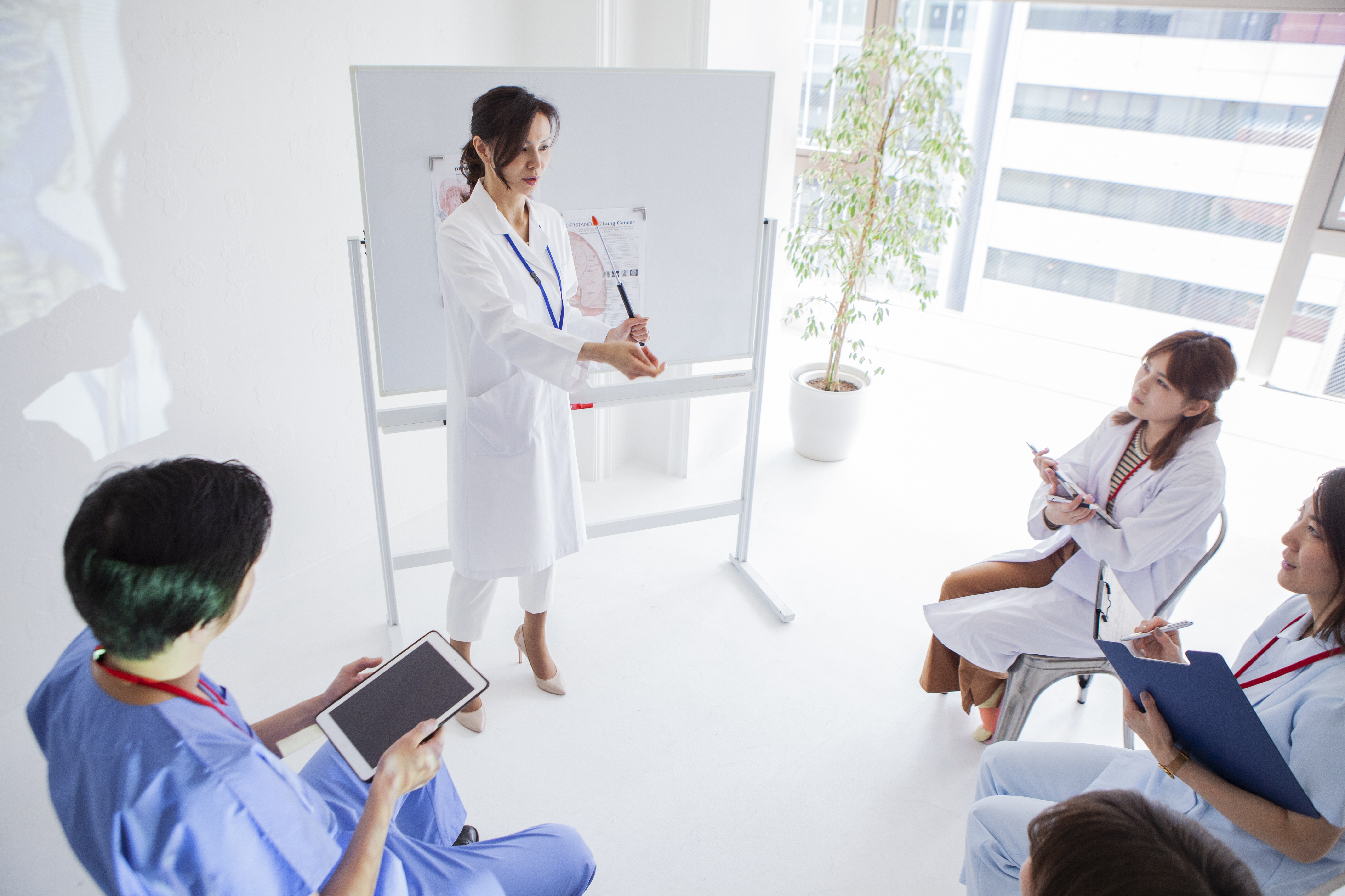 Une formation spécifique conduisant au diplôme d’état en pratique avancée (grade Master 2) (Visuel Adobe Stock 334629423).