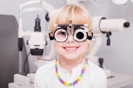L’amblyopie ou « oeil paresseux » est une perte de la vision qui survient généralement lorsqu'un enfant développe une déviance oculaire (de type strabisme par ex.) ou une différence importante de réfraction entre les yeux (type anisométrie). 