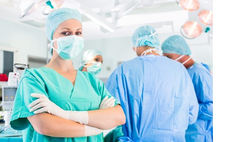 Aux seuls Etats-Unis, chaque année, 300.000 patients chirurgicaux développent une ISO dans les 30 jours suivant leur intervention, plus de 13.000 décès y sont associés et les dépenses de santé liées s’élèvent à plus de 10 milliards de dollars. Aux seuls Etats-Unis, chaque année, 300.000 patients chirurgicaux développent une ISO dans les 30 jours suivant leur intervention, plus de 13.000 décès y sont associés et les dépenses de santé liées s’élèvent à plus de 10 milliards de dollars.