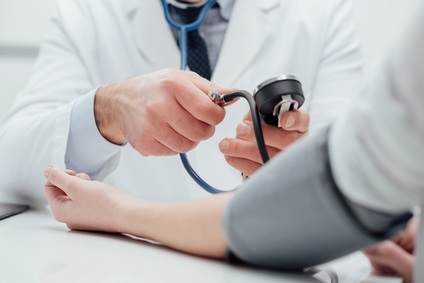 Une pression artérielle très élevée est le principal facteur de lésion des organes vitaux chez les diabétiques, l'intervention la plus importante pour prévenir les urgences hypertensives est donc de mieux gérer la pression artérielle des patients Une pression artérielle très élevée est le principal facteur de lésion des organes vitaux chez les diabétiques, l'intervention la plus importante pour prévenir les urgences hypertensives est donc de mieux gérer la pression artérielle des patients