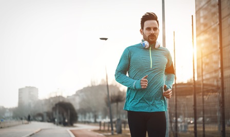 Le maintien d’un poids de santé et la pratique de l’exercice sont les 2 facteurs majeurs de prévention du risque de cancer de la prostate Le maintien d’un poids de santé et la pratique de l’exercice sont les 2 facteurs majeurs de prévention du risque de cancer de la prostate.
