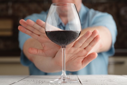 Ne pas boire d'alcool du tout est associé à plus de congés de maladie qu'une consommation modérée. 