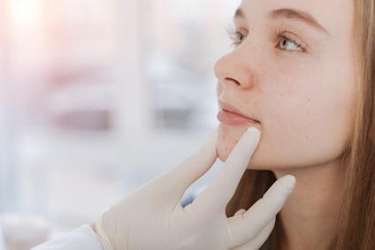 Un espoir aux patients porteurs d’acné, en particulier pour le traitement des grandes surfaces de peau.