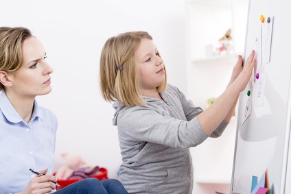A 6 ans, la grande majorité des enfants autistes rencontre encore des difficultés au quotidien, nécessitant un soutien thérapeutique et éducatif. A 6 ans, la grande majorité des enfants autistes rencontre encore des difficultés au quotidien, nécessitant un soutien thérapeutique et éducatif.