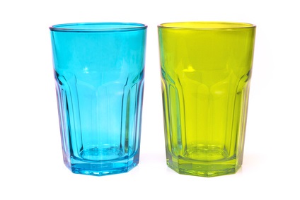 Les verres décorés, la vaisselle et certains contenants en verre peuvent contenir des niveaux toxiques de plomb et de cadmium