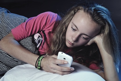 Les parents (et les adolescents) doivent donc s’efforcer de suivre les nombreuses recommandations relatives aux pratiques d'hygiène du sommeil et en particulier sur… l'utilisation de l'écran tard dans la nuit.