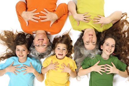 Cette analyse apporte des preuves de la relation inverse entre la fertilité -ou le nombre d’enfants- et la longévité, du moins durant les périodes de « survie » difficiles (Visuel Fotolia 7774114)