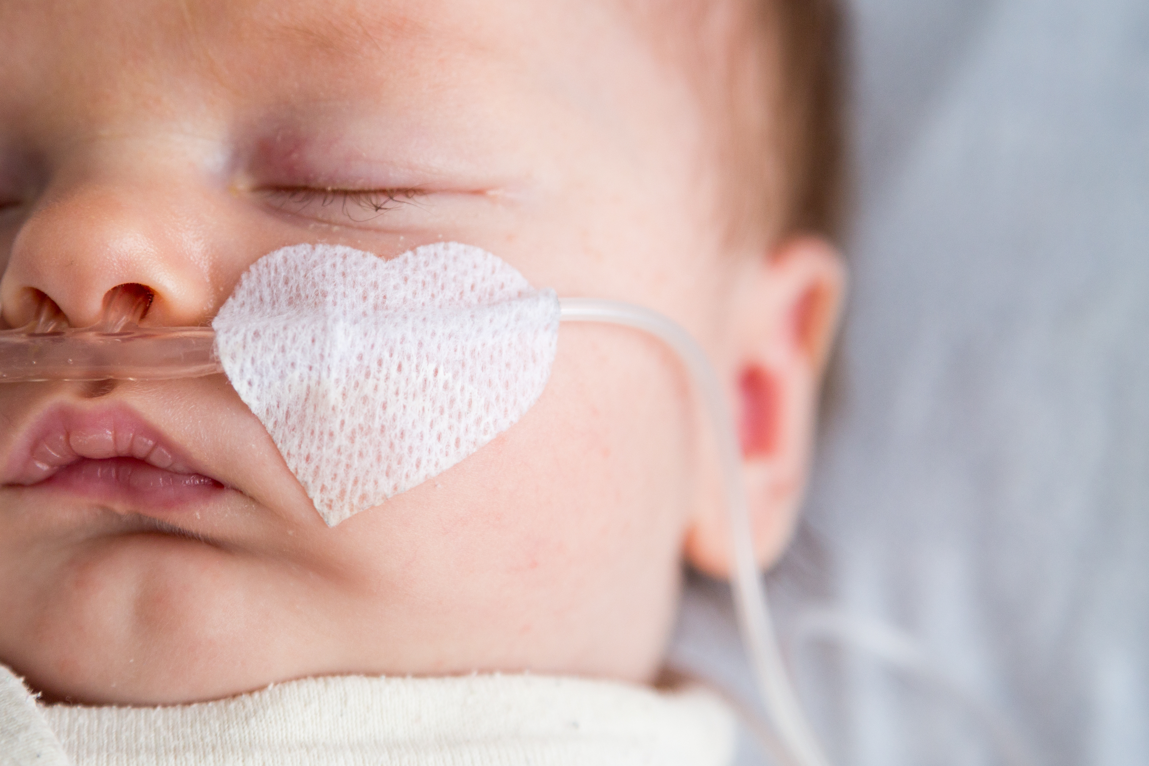 Tous les jeunes nourrissons testés positifs au COVID-19 ne doivent pas être hospitalisés (Visuel AdobeStock_191968034)