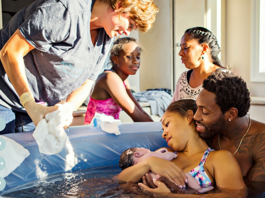 Il y a même quelques avantages associés à la naissance dans l’eau, dont un risque réduit de déchirure du périnée. 