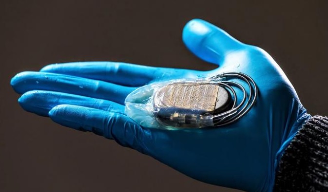 Cette petite « housse » va simplifier les procédures chirurgicales chez les patients porteurs d’un « pacemaker ».