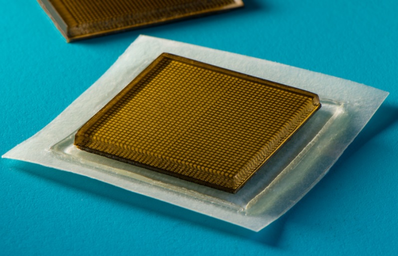 Ces patchs qui fonctionnent par ultrasons, permettent « d’observer » l’intérieur du corps (Visuel Image: Felice Frankel) Ces patchs qui fonctionnent par ultrasons, permettent « d’observer » l’intérieur du corps (Visuel Image: Felice Frankel)