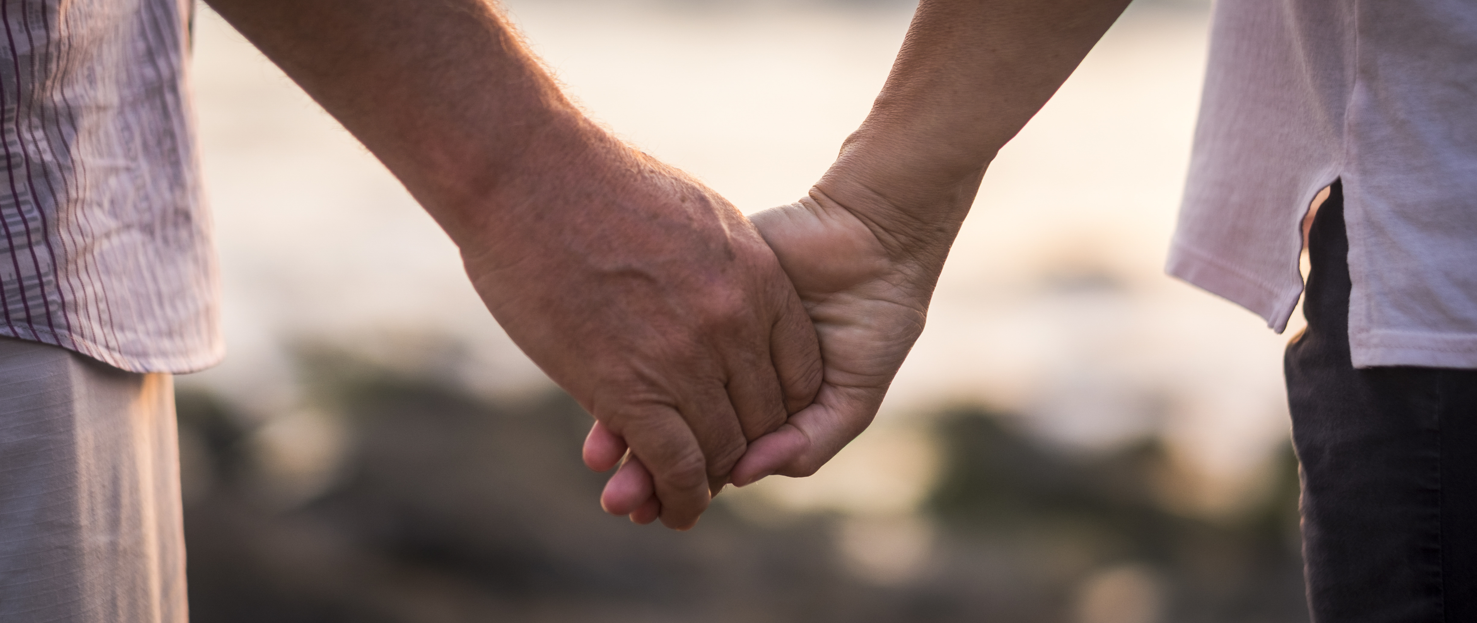 Etre optimiste contribue à la santé de son partenaire et permet d’effacer certains facteurs de risque qui conduisent à la maladie d'Alzheimer, à la démence et au déclin cognitif.