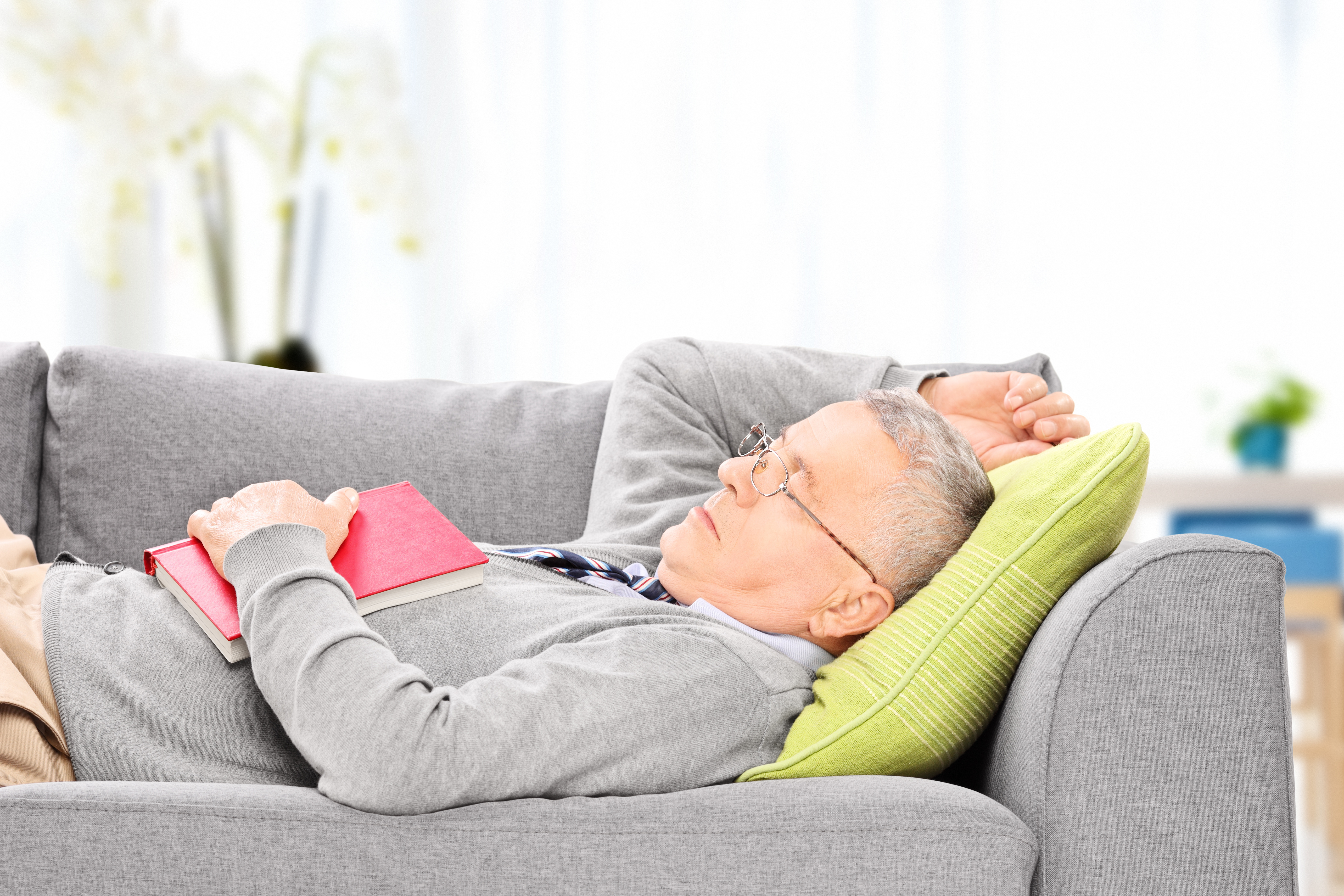 De trop longues siestes ou de trop longues nuits de sommeil sont associées à un risque accru d'accident vasculaire cérébral (AVC) De trop longues siestes ou de trop longues nuits de sommeil sont associées à un risque accru d'accident vasculaire cérébral (AVC)
