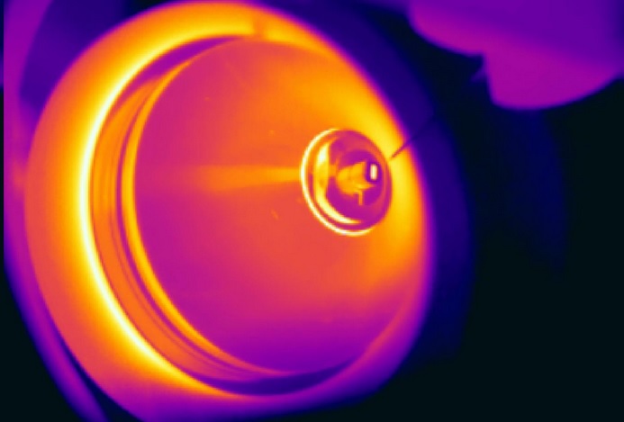 Le spectromètre de masse, une machine au cœur de la protéomique, en train d'analyser un échantillon de graisse (Visuel Mark Larance)