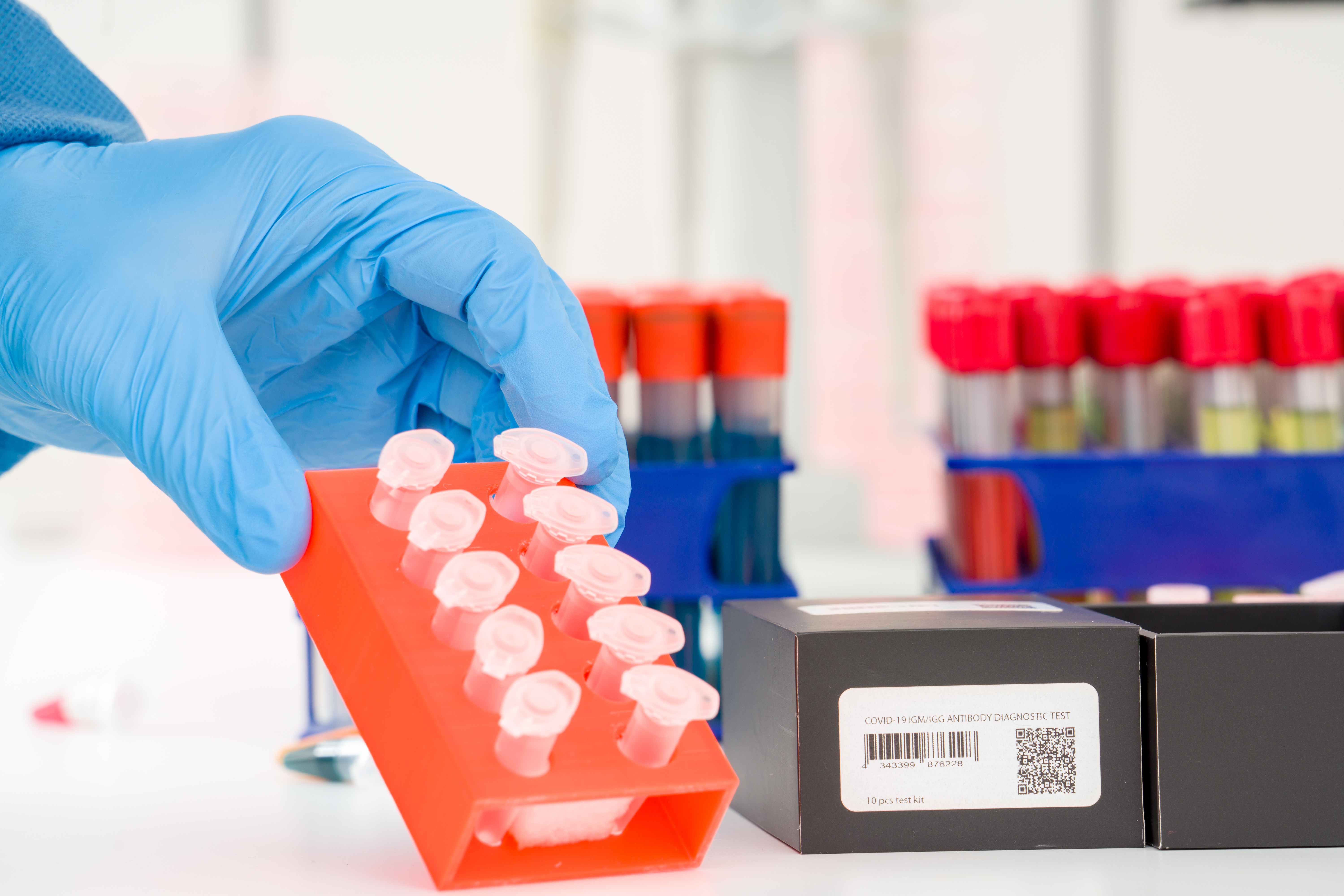 Très peu nombreuses sont les personnes (0,65%) à avoir été testées par PCR COVID-positives à 2 reprises (Visuel Adobe Stock 335755911)