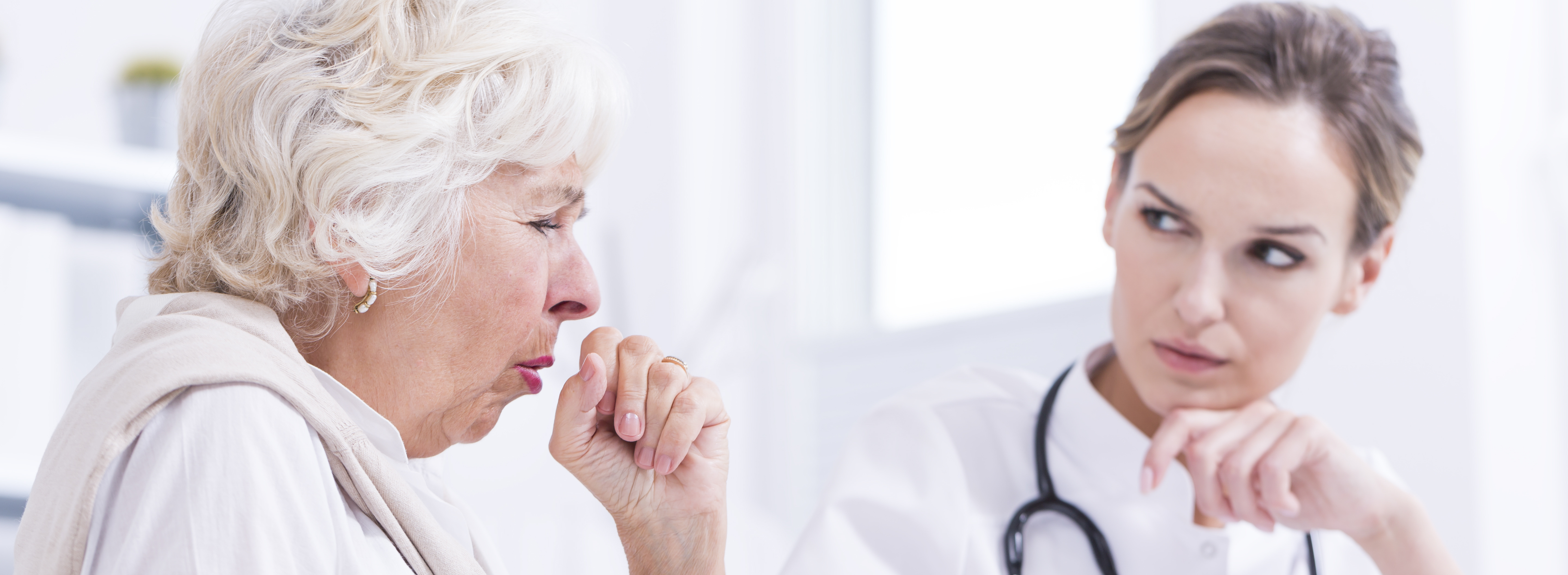 Si la fièvre était le premier symptôme le plus probable dans les premiers cas de COVID-19, la toux est devenue le premier symptôme le plus fréquent, dans les cas plus récents d’infection (Visuel Adobe Stock 130533080) Si la fièvre était le premier symptôme le plus probable dans les premiers cas de COVID-19, la toux est devenue le premier symptôme le plus fréquent, dans les cas plus récents d’infection (Visuel Adobe Stock 130533080)