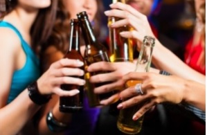 La croissance du cerveau est inhibée par la consommation excessive d'alcool.