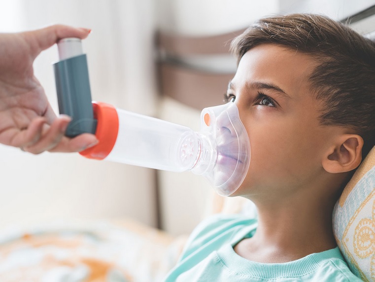 L’asthme touche un enfant sur 10. Un déséquilibre entre les bactéries et les levures, dans le microbiote intestinal du nouveau-né pourrait favoriser le risque d'asthme plus tard dans la vie (Visuel Fotolia)