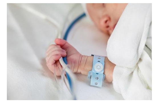 Inhaler une solution saline hypertonique peut aider les bébés atteints de mucoviscidose (fibrose kystique) à mieux respirer