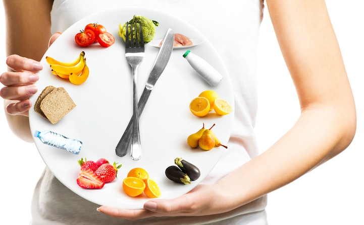 Le jeûne intermittent ou l’alimentation plus tôt dans la journée semblent avoir un effet de réduction de l'appétit et d’amélioration de la combustion des graisses
