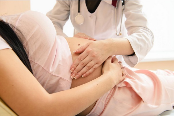 Les femmes enceintes atteintes de MICI encourent un risque plus élevé de césarienne ainsi que de diabète gestationnel et de rupture prématurée des membranes