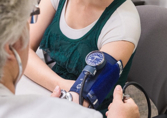 Chez les jeunes adultes, la rigidité artérielle augmente indirectement la pression artérielle via une augmentation de la résistance à l'insuline mais pas par l’augmentation de la graisse corporelle (Visuel Frontiers in Cardiovascular Medicine). Chez les jeunes adultes, la rigidité artérielle augmente indirectement la pression artérielle via une augmentation de la résistance à l'insuline mais pas par l’augmentation de la graisse corporelle (Visuel Frontiers in Cardiovascular Medicine).