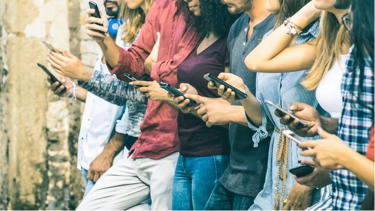 Et si le stress causé par les médias sociaux chez leurs utilisateurs était justement un facteur majeur de dépendance accrue à ces mêmes médias sociaux ? 