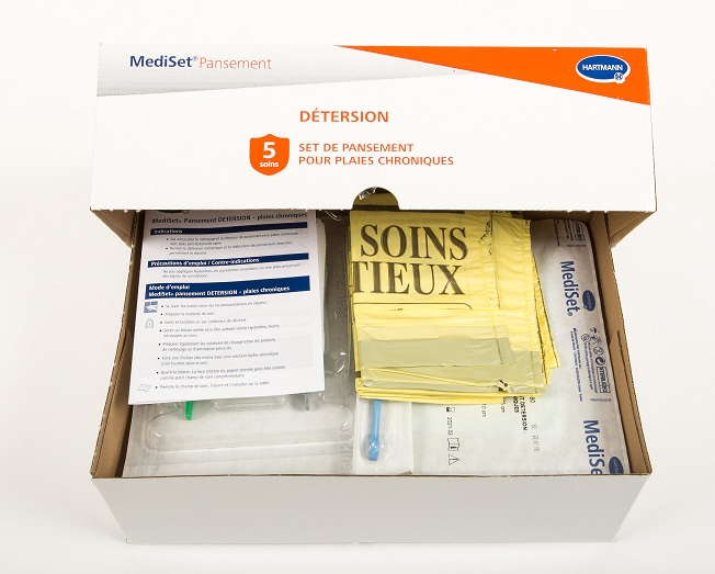 Le set de pansement offre à l'infirmière l’opportunité de gérer les soins de plaie au mieux, en particulier lorsqu’il s’agit de plaies complexes et dans un environnement parfois inadapté. Le set de pansement offre à l'infirmière l’opportunité de gérer les soins de plaie au mieux, en particulier lorsqu’il s’agit de plaies complexes et dans un environnement parfois inadapté.