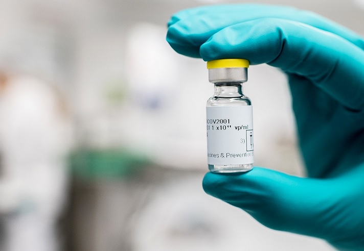 Donner la priorité à certains groupes de population pour la vaccination contre le COVID-19 peut permettre de sauver plus de vies, cependant, la stratégie de « priorisation » devrait évoluer en continu (Visuel Johnson & Johnson) Donner la priorité à certains groupes de population pour la vaccination contre le COVID-19 peut permettre de sauver plus de vies, cependant, la stratégie de « priorisation » devrait évoluer en continu (Visuel Johnson & Johnson)