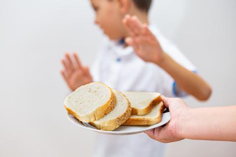 Des protéines bactériennes qui imitent les protéines du gluten, au point d’induire ensuite une réponse immunitaire aberrante au gluten Des protéines bactériennes qui imitent les protéines du gluten, au point d’induire ensuite une réponse immunitaire aberrante au gluten