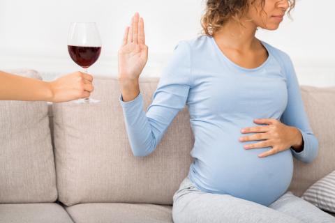 Aucune consommation d'alcool maternelle, durant la grossesse, aussi faible soit-elle, n’est sans danger pour le fœtus en développement (Visuel Adobe Stock 305413330) Aucune consommation d'alcool maternelle, durant la grossesse, aussi faible soit-elle, n’est sans danger pour le fœtus en développement (Visuel Adobe Stock 305413330)
