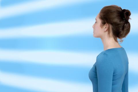 La lumière bleue peut permettre d'optimiser la guérison des lésions cérébrales traumatiques légères, via un sommeil plus réparateur. La lumière bleue peut permettre d'optimiser la guérison des lésions cérébrales traumatiques légères, via un sommeil plus réparateur.