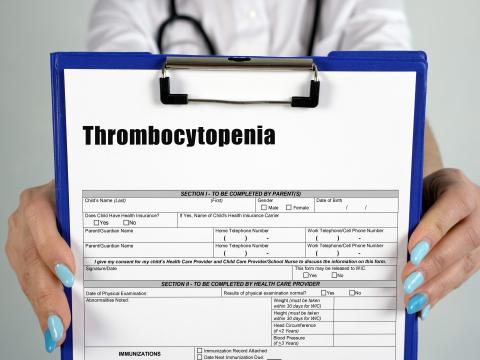 Une légère augmentation du risque de thrombose post-vaccination ou l’effet VITT (vaccine-induced immune thrombotic thrombocytopenia) a déjà été documenté après la vaccination contre le COVID-19 (Visuel Adobe Stock 430306183) Une légère augmentation du risque de thrombose post-vaccination ou l’effet VITT (vaccine-induced immune thrombotic thrombocytopenia) a déjà été documenté après la vaccination contre le COVID-19 (Visuel Adobe Stock 430306183)