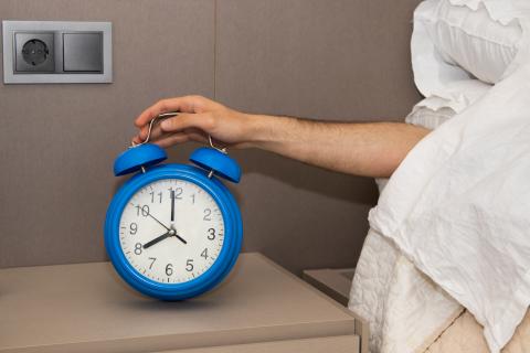 Si le concept de « routine » peut sembler à première vue en contradiction avec celui de « jeunesse », chez les plus âgés cependant, une « routine d’activité » permet de maintenir, avec l'âge, une meilleure santé cognitive (Visuel Adobe Stock 436544016) Si le concept de « routine » peut sembler à première vue en contradiction avec celui de « jeunesse », chez les plus âgés cependant, une « routine d’activité » permet de maintenir, avec l'âge, une meilleure santé cognitive (Visuel Adobe Stock 436544016)