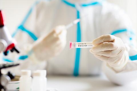 Après un pic de près de 27.000 nouveaux cas jeudi 16 décembre, l’incidence des cas est retombée à environ 15.000 au 21 décembre (Visuel Adobe Stock 471977950) Après un pic de près de 27.000 nouveaux cas jeudi 16 décembre, l’incidence des cas est retombée à environ 15.000 au 21 décembre (Visuel Adobe Stock 471977950)