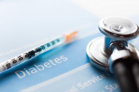 Les cellules alpha productrices de glucagon - ce qui augmente le taux de sucre dans le sang- pourraient se transformer en cellules bêta qui produisent de l'insuline, ce qui diminue les taux de glucagon. Les cellules alpha productrices de glucagon - ce qui augmente le taux de sucre dans le sang- pourraient se transformer en cellules bêta qui produisent de l'insuline, ce qui diminue les taux de glucagon.