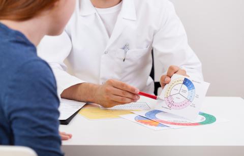 Parmi les effets très médiatisés de la vaccination contre COVID-19, mais sur lequel il n’existe à ce jour aucune donnée scientifique, des perturbations des règles (Visuel Adobe Stock 72752373) Parmi les effets très médiatisés de la vaccination contre COVID-19, mais sur lequel il n’existe à ce jour aucune donnée scientifique, des perturbations des règles (Visuel Adobe Stock 72752373)