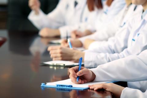 Quelles sont les conditions de soins de qualité personnalisés autour du patient à domicile ? Un parcours de soins individualisé et une équipe pluridiscplinaire coordonnée. Quelles sont les conditions de soins de qualité personnalisés autour du patient à domicile ? Un parcours de soins individualisé et une équipe pluridiscplinaire coordonnée.