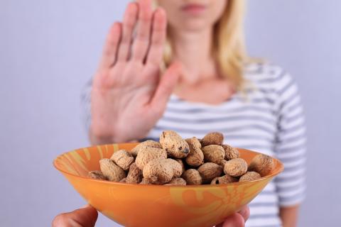 Ceux qui sont contraints aux restrictions alimentaires peuvent, en périodes de Fêtes et au moment des repas, éprouver un sentiment d’exclusion. Ceux qui sont contraints aux restrictions alimentaires peuvent, en périodes de Fêtes et au moment des repas, éprouver un sentiment d’exclusion.