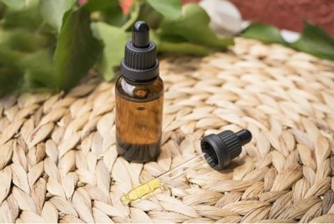 Le cannabidiol (CBD) est de plus en plus largement consommé en raison de ses nombreux bienfaits (Visuel Ereferer). Le cannabidiol (CBD) est de plus en plus largement consommé en raison de ses nombreux bienfaits (Visuel Ereferer).