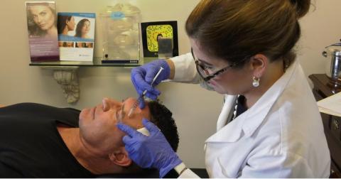 Depuis 2000, le trecours à la chirurgie esthétique par les hommes a augmenté de 101%. Depuis 2000, le trecours à la chirurgie esthétique par les hommes a augmenté de 101%.