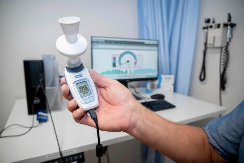 Le dispositif K2 Power Breathe est muni d’une valve qui offre une résistance durant les exercices d’inspiration (Visuel University of Arizona Health Sciences) Le dispositif K2 Power Breathe est muni d’une valve qui offre une résistance durant les exercices d’inspiration (Visuel University of Arizona Health Sciences)