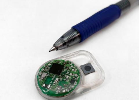 Cet implant qui permet la libération contrôlée de médicaments à distance, va permettre de mieux les gérer et de contrôler leur polymédication. Cet implant qui permet la libération contrôlée de médicaments à distance, va permettre de mieux les gérer et de contrôler leur polymédication.