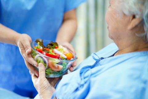 La réduction de l'apport alimentaire ne permet plus d'améliorer la santé si elle intervient après un certain âge. La réduction de l'apport alimentaire ne permet plus d'améliorer la santé si elle intervient après un certain âge.