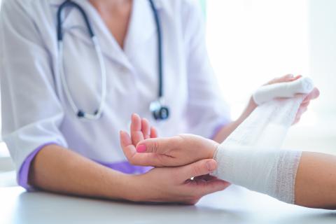 Les cicatrices cutanées "proviennent" d'une matrice préfabriquée dans l'aponévrose sous-cutanée : un véritable « kit préfabriqué et spécialisé » composé notamment de fibroblastes sentinelles Les cicatrices cutanées "proviennent" d'une matrice préfabriquée dans l'aponévrose sous-cutanée : un véritable « kit préfabriqué et spécialisé » composé notamment de fibroblastes sentinelles