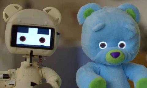 Ces robots « sociaux » peuvent être bénéfiques aux enfants hospitalisés, stimuler les émotions positives et même leur engagement dans les soins. Ces robots « sociaux » peuvent être bénéfiques aux enfants hospitalisés, stimuler les émotions positives et même leur engagement dans les soins.