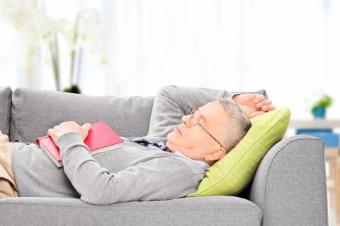 De trop longues siestes ou de trop longues nuits de sommeil sont associées à un risque accru d'accident vasculaire cérébral (AVC) De trop longues siestes ou de trop longues nuits de sommeil sont associées à un risque accru d'accident vasculaire cérébral (AVC)
