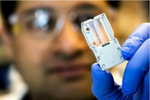 Cette nouvelle technique de séquençage de l'ARN révèle des milliers de fragments d'ARN auparavant inaccessibles dans le plasma sanguin, qui vont servir de biomarqueurs spécifiques à une maladie ou à un organe. Cette nouvelle technique de séquençage de l'ARN révèle des milliers de fragments d'ARN auparavant inaccessibles dans le plasma sanguin, qui vont servir de biomarqueurs spécifiques à une maladie ou à un organe.