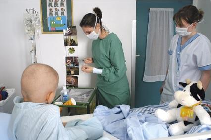 Cette bourse s’adresse exclusivement aux pratiques des infirmier(e)s travaillant auprès de patients atteints de cancer en France. Cette bourse s’adresse exclusivement aux pratiques des infirmier(e)s travaillant auprès de patients atteints de cancer en France.