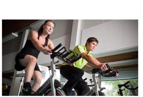 On sait aujourd'hui que la pratique de l’exercice, intense et modéré, améliore la sensibilité à l'insuline. On sait aujourd'hui que la pratique de l’exercice, intense et modéré, améliore la sensibilité à l'insuline.